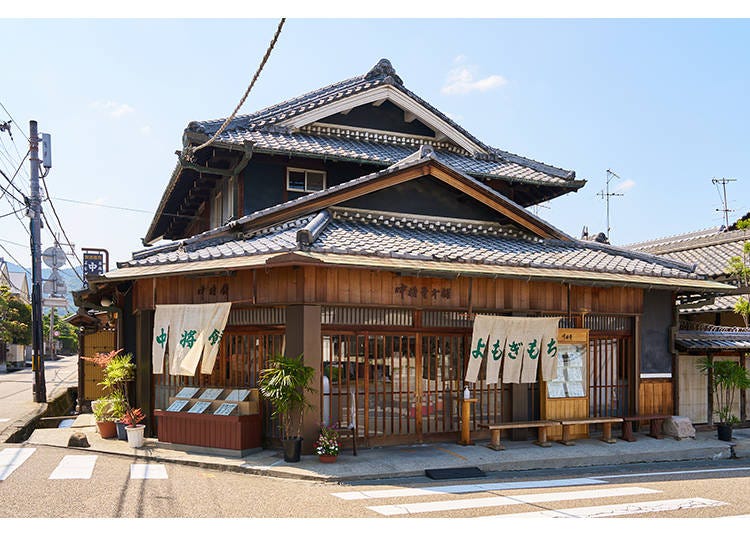 Irresistible Mugwort Aroma and Delicate Sweet Bean Paste: ‘Chujo Mochi’ at Chujodo Main Store