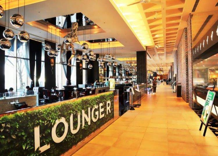 Meet Giant Dinosaurs at the Lounge R Restaurant
