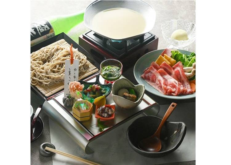 Hiyoshi Pork Junmai Sake Lees Hot Pot and Seasonal Vegetable Course (3,680 yen)