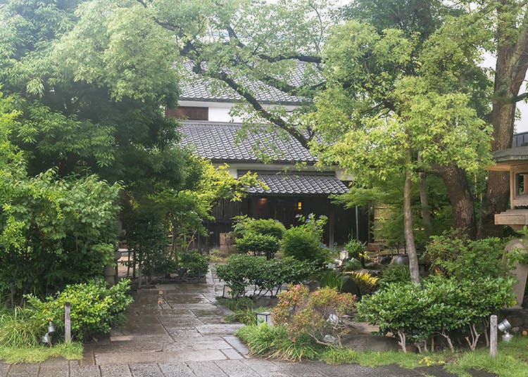 Outside Kobe Shushinkan Brewery