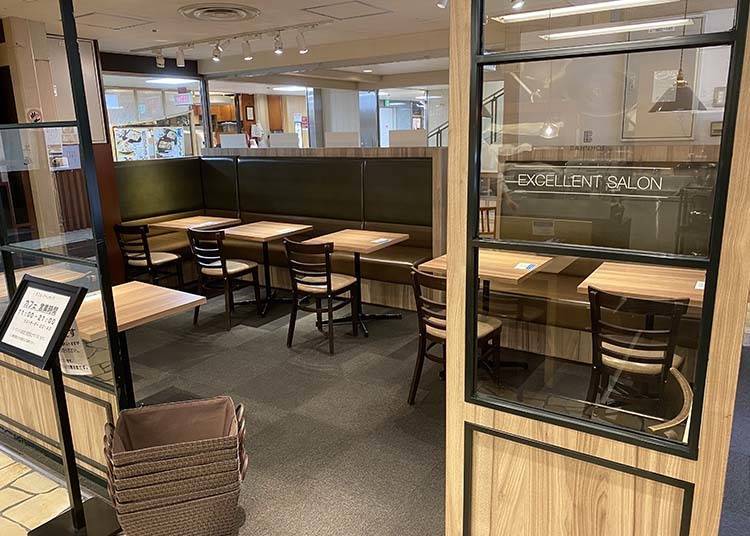 Spend a relaxing moment at the Hankyu Sanban Gai store