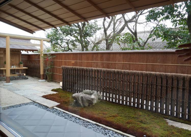&copy;LIVE JAPAN