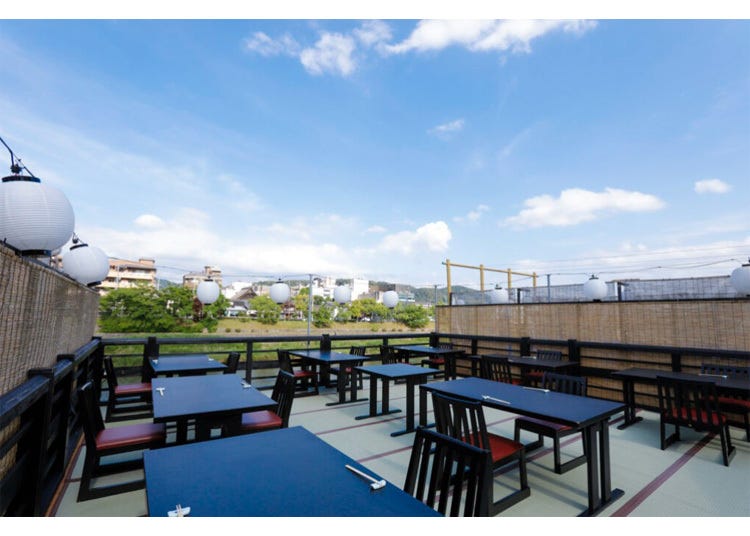 【夏季限定】京都鸭川纳凉床、大阪中之岛露台：严选5家高性价比&ldquo;川床&rdquo;餐厅咖啡厅，花小钱也能尽享清凉惬意！