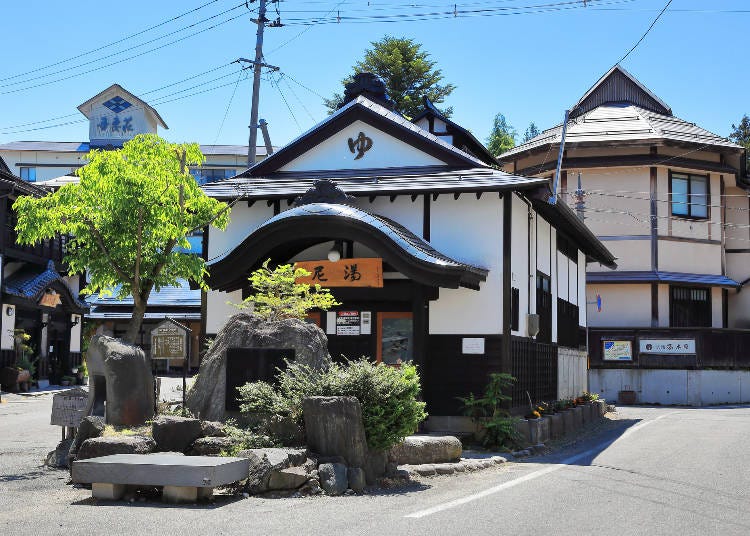 Hot springs at Onogawa Onsen, just outside downtown Yonezawa City (Photo: PIXTA)