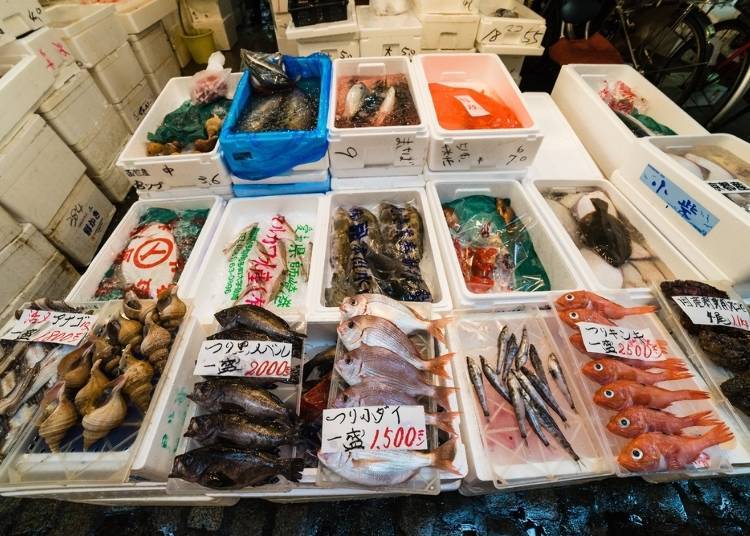 7. Get fresh Niigata seafood along Teradomari Fish Market Street