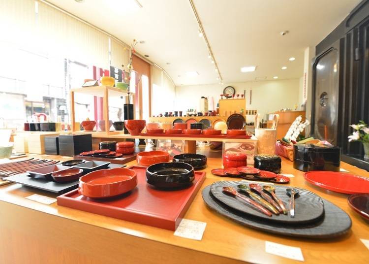 3. Aizu Lacquerware: Enjoy the Beauty of Aizu Lacquerware as Souvenirs