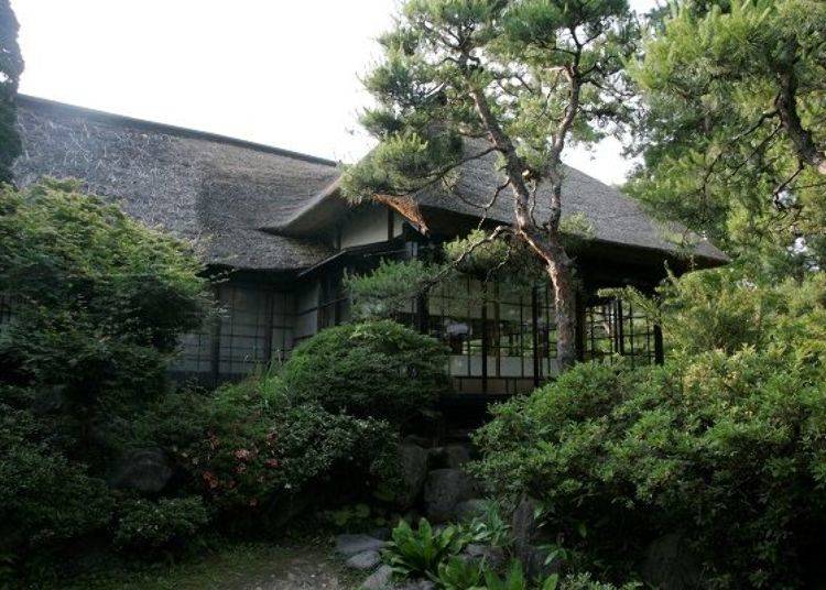 ▲ It is possible to tour the interior of the Miwa House in which samurai who were entrusted with personally attending to the lord of the domain and having an elevated position lived (9:00 a.m. ~ 4:45 p.m.; adults 210 yen, students 160 yen, children 50 yen, all prices include tax;  building closed on Wednesdays) (Photo provided by Kaminoyama City Tourism Association)