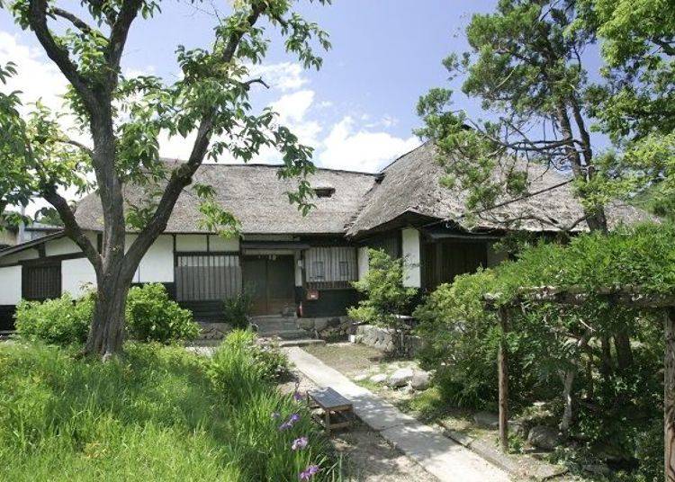 ▲ The former Sogabe House in which the magistrate in charge of religious matters, such as conducting fumie [stepping on a Christian icon] when Christianity was forbidden, can be viewed both inside and also its garden (9:00 a.m. ~ 4:45 p.m.; free admission, closed on Wednesdays (Photo provided by Kaminoyama City Tourism Association)