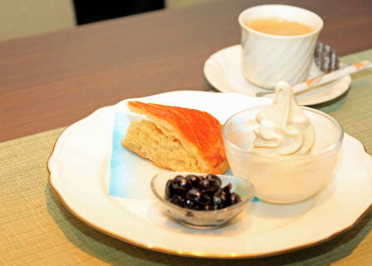 ▲ The delicious Konnyaku Pie Cake is served in a Lady's Set that comes with a drink for 800 yen (excluding tax).