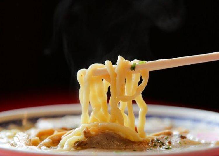 ▲ Not to be outdone by the soup, the curly noodles also have a strong presence.