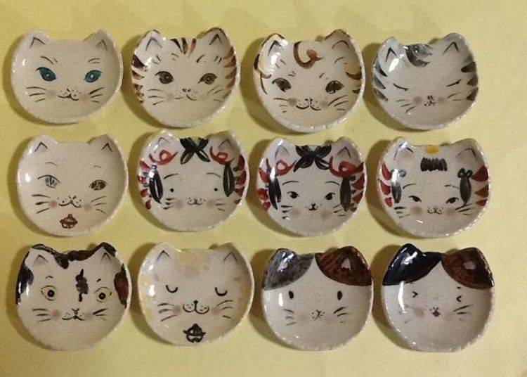▲ Cat plates specially made by Hana * Hana. Those pictured are for sale, however, you can chose this kind of plate to paint, too (photo provided by Hana * Hana)