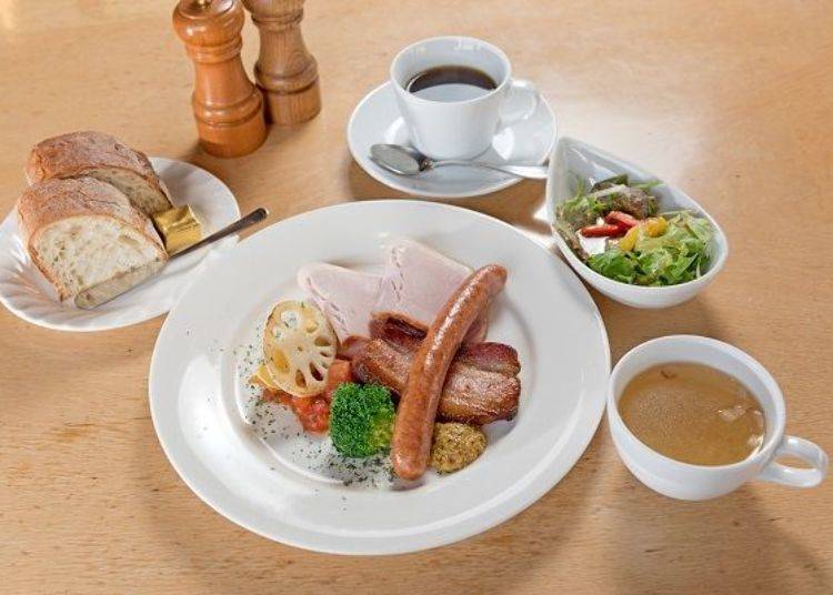 ▲「Bayern plate lunch（バイエルンプレート ランチ）」（1,570日元，未含税）。只有平日午餐会附赠咖啡