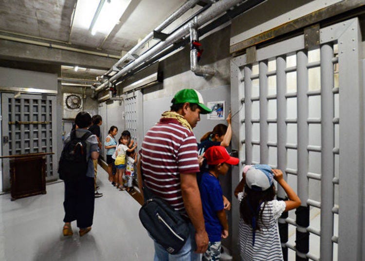 ▲ It is in the room where the sea lion performance takes place. It will come out of the water when you call its name. You can then have your photo taking while shaking hands with the sea lion.