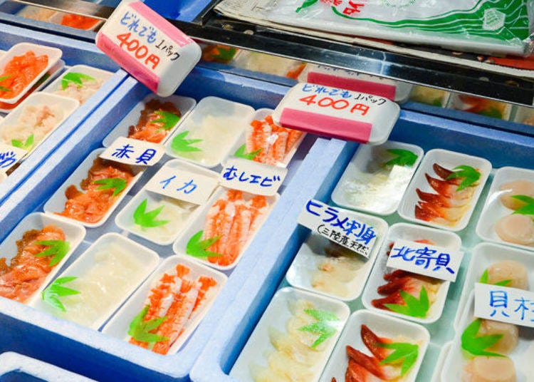 ▲ Some shops also sell sashimi packs specifically for the My Seafood Bowls. There are a lot of general customers on Saturday and Sunday so lots of these small packs are sold at that