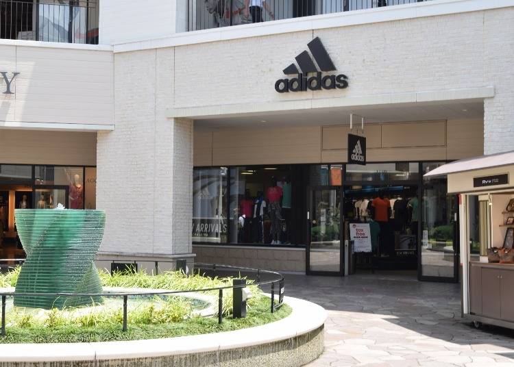 ３「Adidas（アディダス）」