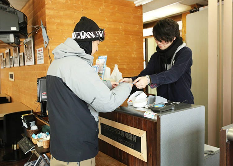 Applying for a Snowcat at Sumikawa Snow Park