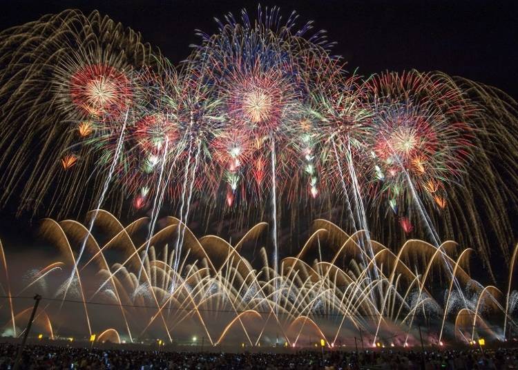 4. Pertandingan Bunga Api Kebangsaan Omagari Hanabi (Sabtu terakhir Ogos setiap tahun)