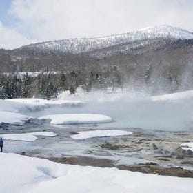 Fluffy New Snow and the Earth beating, Goshougake Oyunuma Snowshoeing Tour