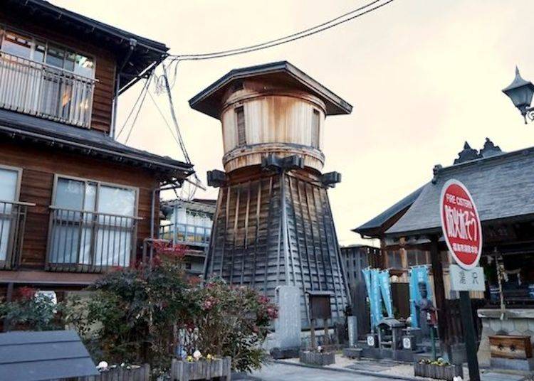 ▲ There is also a hot water tank within the shrine precinct. You can see the hot spring gushing up from here.