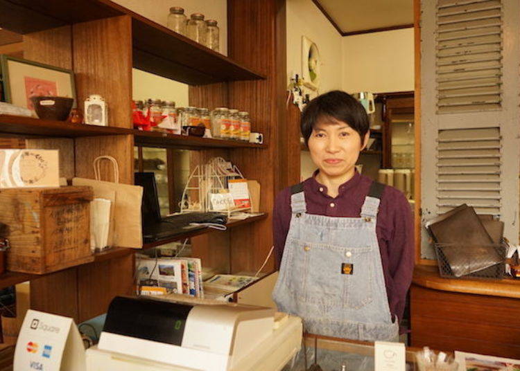 ▲ Ms. Ritsuko Fujiwara, the shop manager.