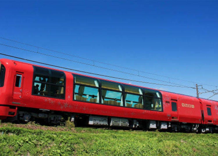 ▲ An impressive feature is the large carriage windows (photo provided by Echigo Tokimeki Railway)