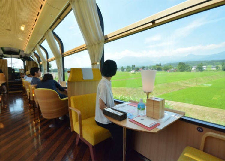 ▲ Mt. Myoko in the Myoko Mountain Range is visible in the distance. When approaching viewpoints the train slows down to allow for a more leisurely view.