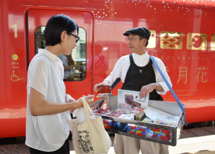 ▲ A station box lunch vendor from Yamazaki-ya, established in 1901, welcomes passengers. Its famous Tara Meshi [cod lunch] took the top prize in the JR East Japan Station Box Lunch Flavor Group 2012 and also appeared on Ekiben Daishogun.
