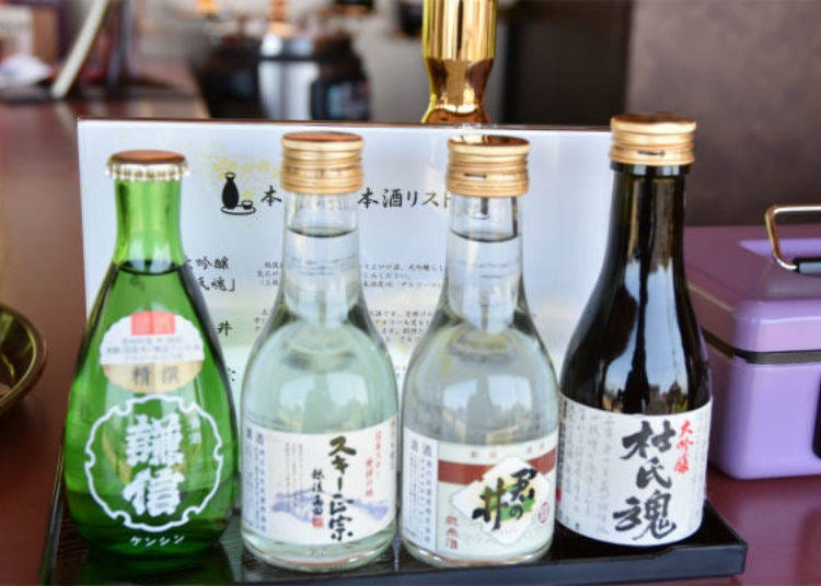 ▲ A set of four local sakes is perfect for a taste comparison (1,000 yen per bottle, including tax)