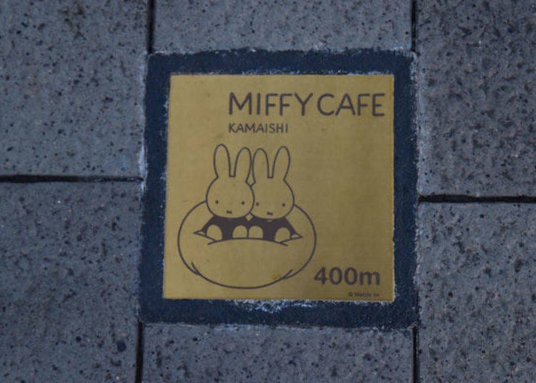 ▲ This cute Miffy plaque was on the sidewalk.