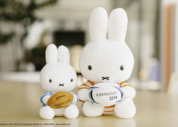 ▲ Original Miffy Cafe Kamaishi stuffed toys wearing rugby shirts (large 2,200 yen, small 1,500 yen, both prices include tax)