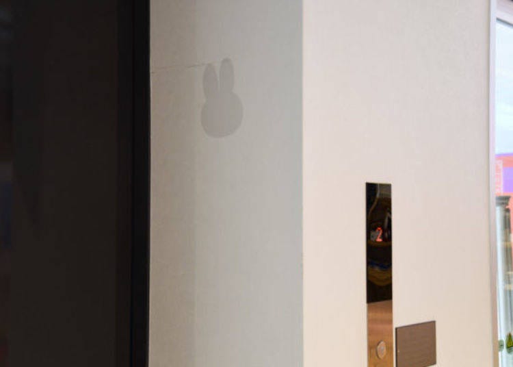 ▲ A Miffy silhouette near the elevator.