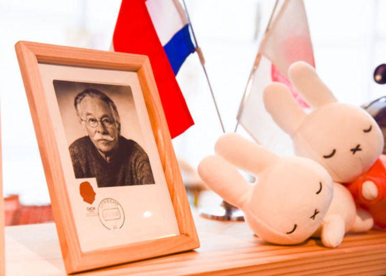 ▲ In the shop there is a portrait of Miffy’s creator Dick Bruna.