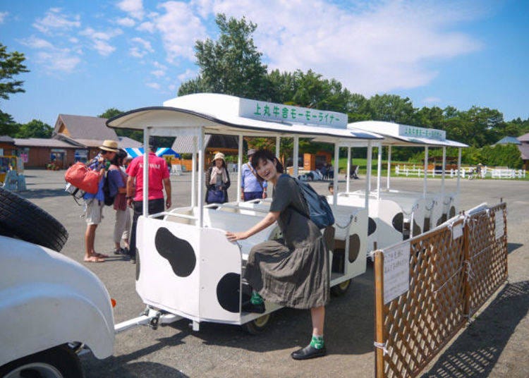 ▲It takes about 10 minutes on the Park “n” Dairy Barn Shuttle. 100 yen one way (tax included)