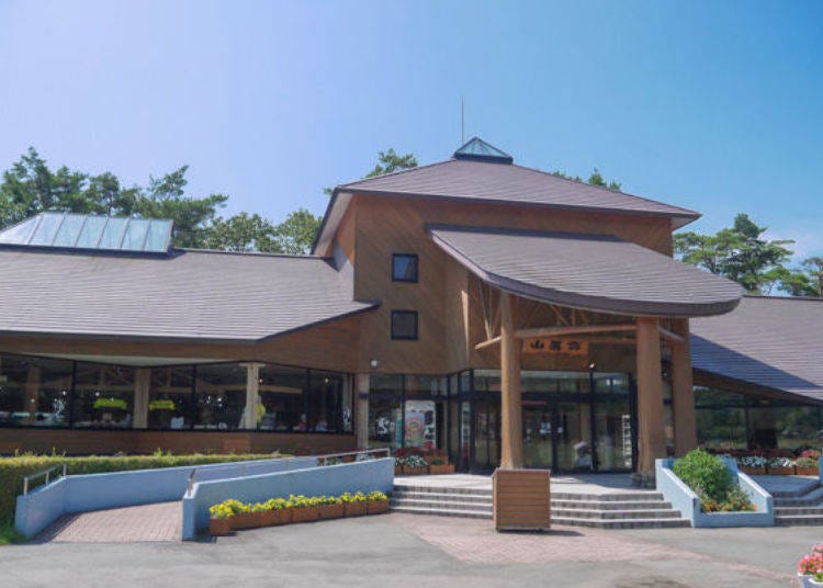 ▲ Sanroku Hall มีร้านของฝากด้วย