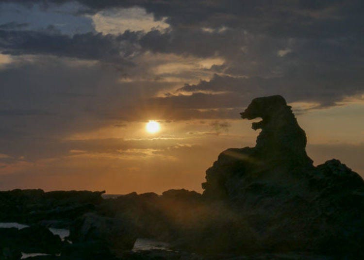 ▲The sunset and Godzilla Rock
