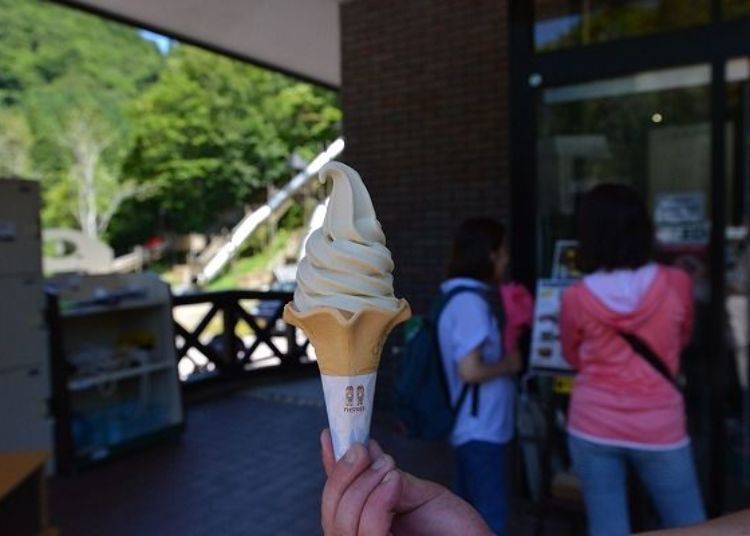 ▲Apple Soft Ice Cream (350 yen tax included)