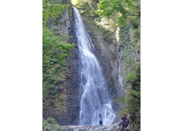 ▲The first water fall of Amon Waterfalls at the very end of the Anomon Valley Course. Currently the course is not maintained, so it is designated for experts
