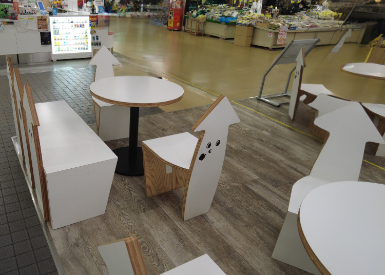 ▲市場內各處皆有寬敞的休息區