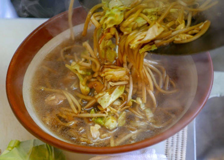 ▲Then the noodles are placed in a shoyu based soup made with chicken and pork bones