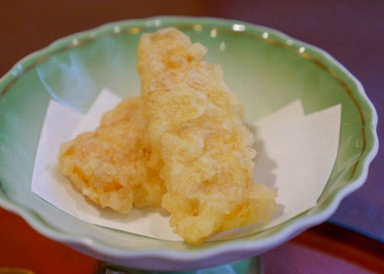 ▲Out of the set I strongly recommend the Dakekimi Tempura. The local brand corn “Dakekimi” is so sweet that you can eat it raw (for ala carte with 5 pieces, 500 yen excluding tax)