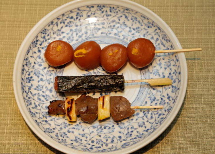 ▲From the top, Tama Konnyaku with a plump texture, Mochi Konnyaku with a chewy texture and the Yakitori Style Konnyaku that looks like real yakitori, 100 yen (excluding tax) for each