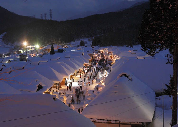 真冬に行われる「大内宿雪祭り」