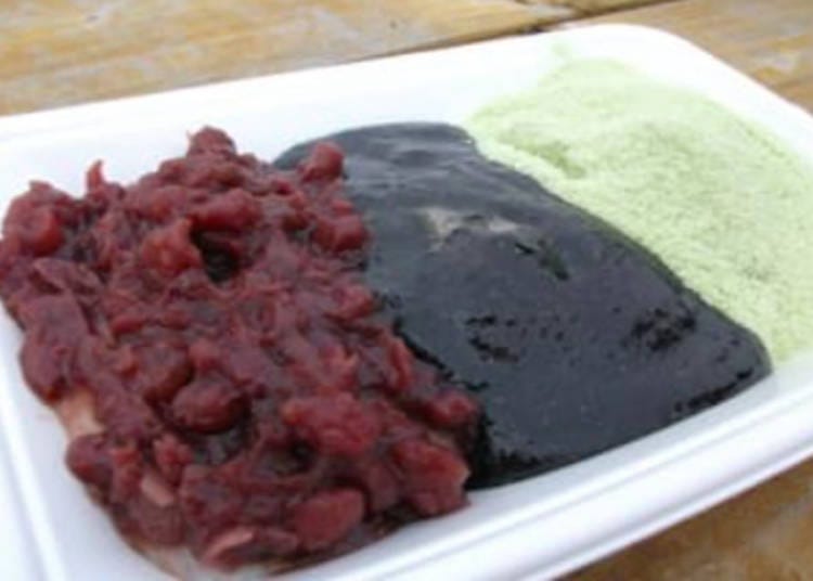 ▲팥소와 깨, 콩가루의 3종류, 부가세 포함 450엔 (사진 제공: 기타카미관광추진실)