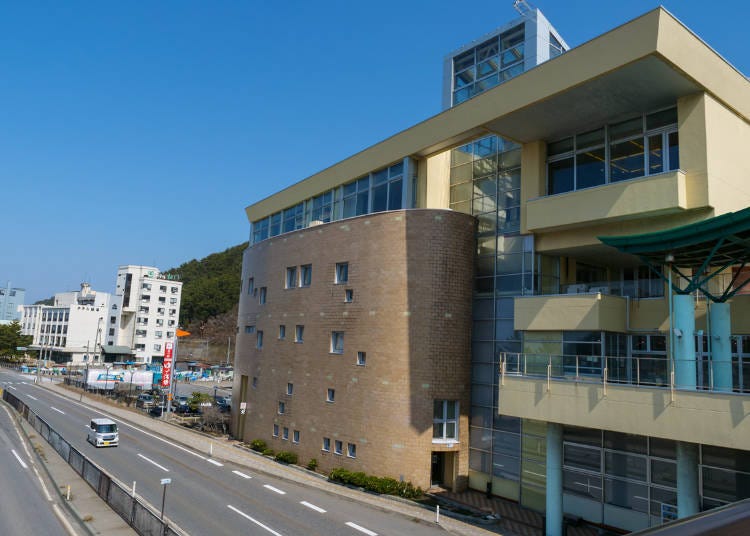 Yu-sa Asamushi, which offers a view of the whole of the Rikuoku Gulf from its observation deck.