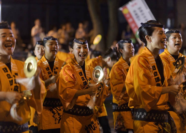 The playing of the teburigane adds to the hayashi. (Photo credit: Aomori Tourism Convention Association)