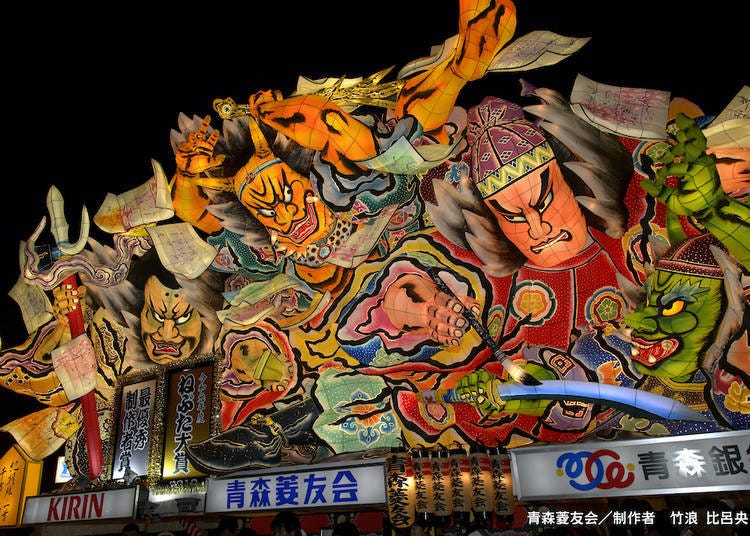 When viewing it up close, you can feel how imposing the Nebuta are, and the liveliness of the Hareto. (Photo credit: Aomori Tourism Convention Association)