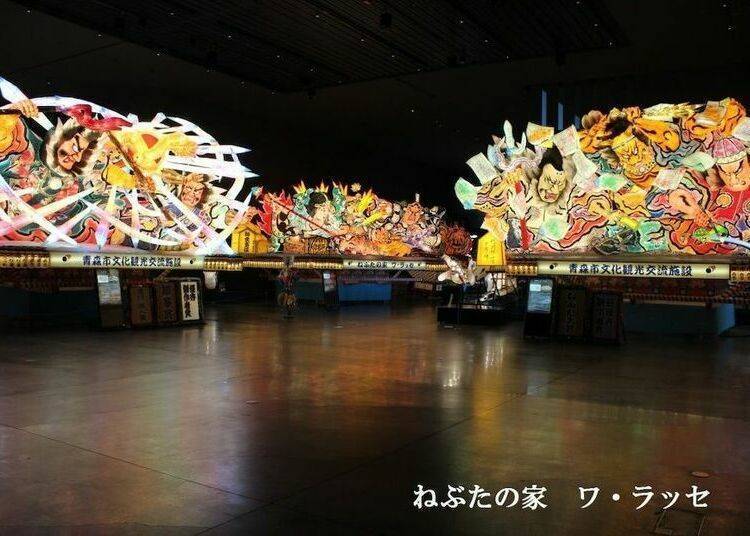 "睡魔展示厅"内展示的中型与大型睡魔作品。