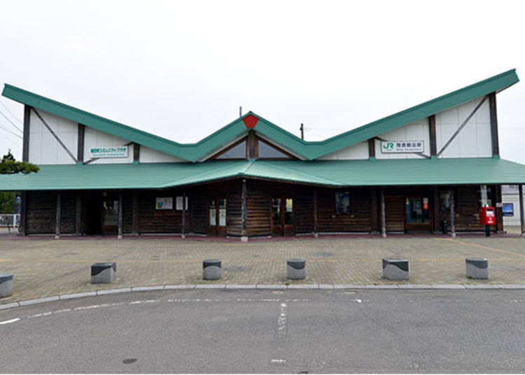 ▲陸奧鶴田站的屋頂是以鶴為主題而設計，令人印象深刻！