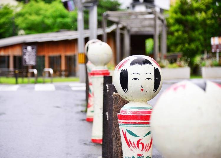 At “Kokeshi-no-Sato” in Naruko Onsen, you can meet adorable Kokeshi dolls