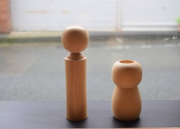 Kokeshi japonaise vintage Naruko signée Shōzō, Japon